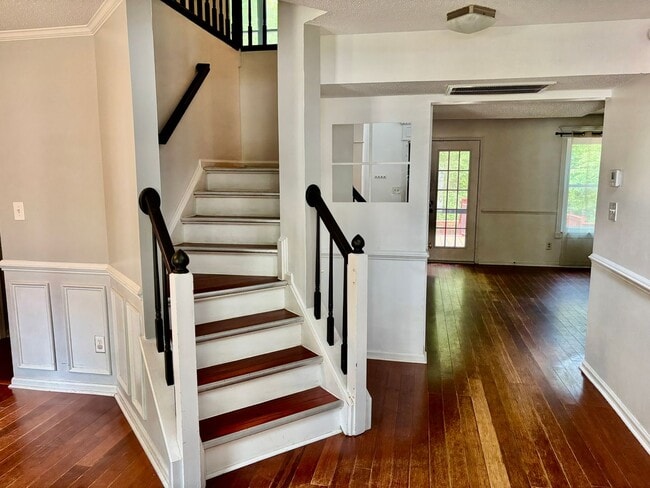 Photo - 4 bedroom/ 2.5 bathroom- Village Square of Williamsburg