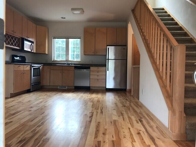 Kitchen - 18 N Baldwin St Unit B