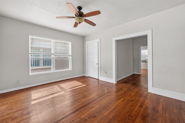 Photo - 907 W Gray St Unit 1