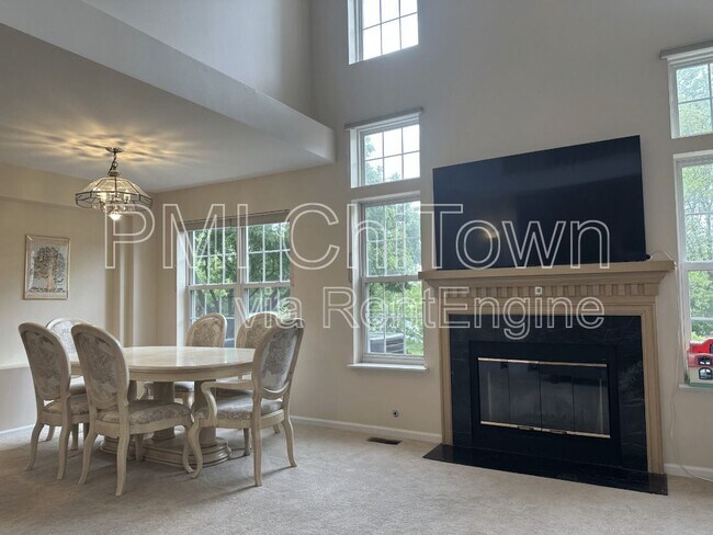 232 Hawk Ct