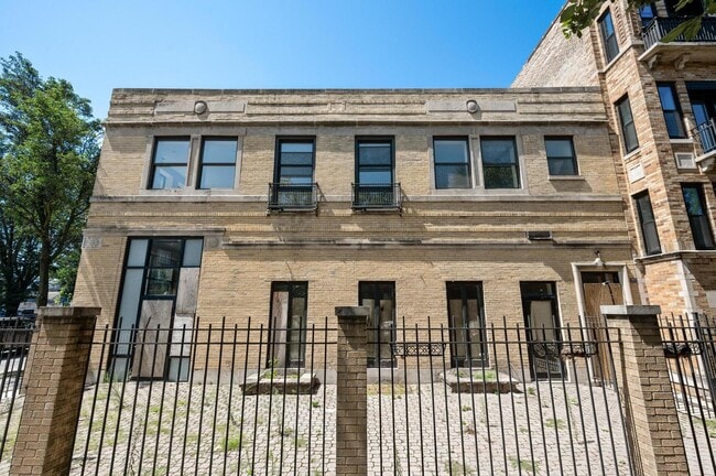 Building Photo - 5934 N Winthrop Ave Rental