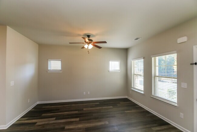 Photo - 140 Magnaview Dr