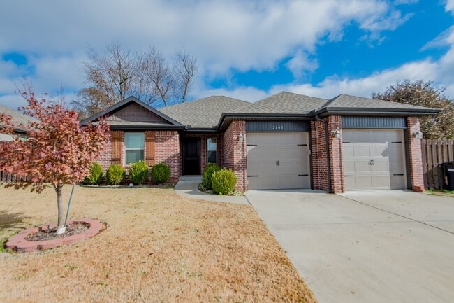Photo - Fabulous 3 BR 2 Bath Home in Rogers near I-49! Brand new paint and floors!