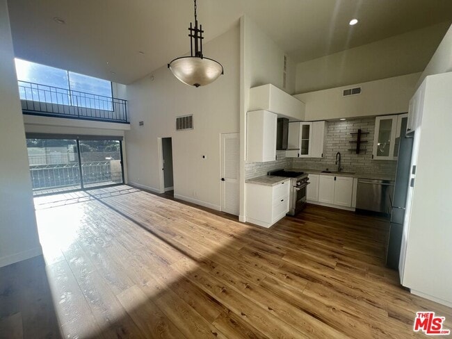 Photo - 390 S Sepulveda Blvd Unit 2