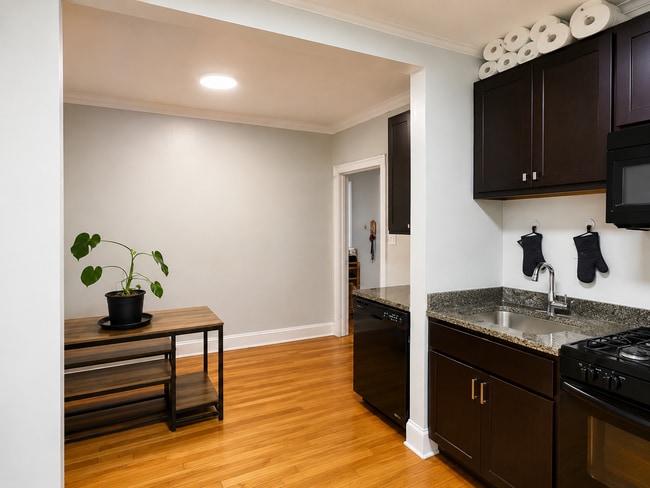 Photo - 2332 W Addison St Unit J2