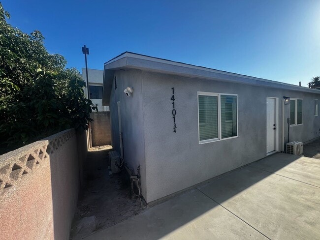 Building Photo - ANDERSON 14101 1/2 Unit 3/4 Rental
