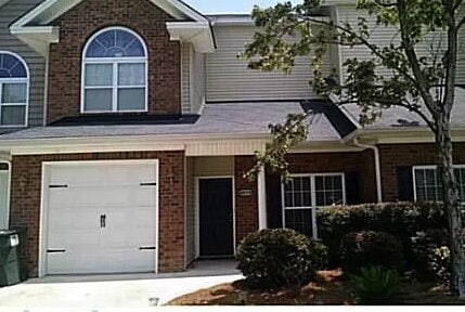 Building Photo - Lovely updated 3 bedroom, 2.5 bath townhome in Savannah's Oak Pointe Subdivision.