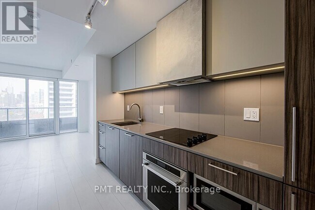 Photo - 19 Western Battery Rd Unité 1801