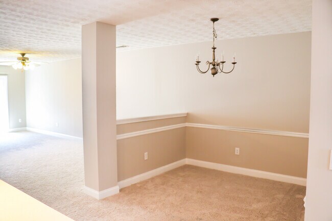 Photo - 322 Tara Commons Cir