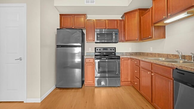 Photo - West Hills Apts: 230 West Hills