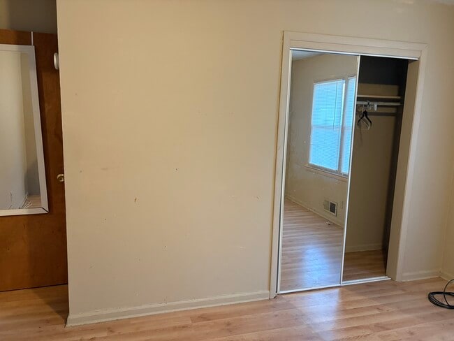 Bedroom - 5713 Norledge Ave