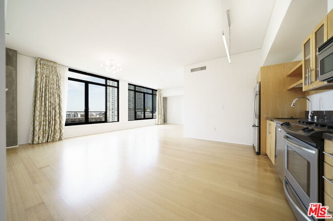 Photo - 1111 S Grand Ave Condo Unit 819