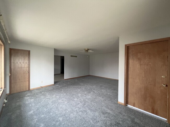 Photo - Spacious 2BD/1B Duplex unit in Ottawa! 140...