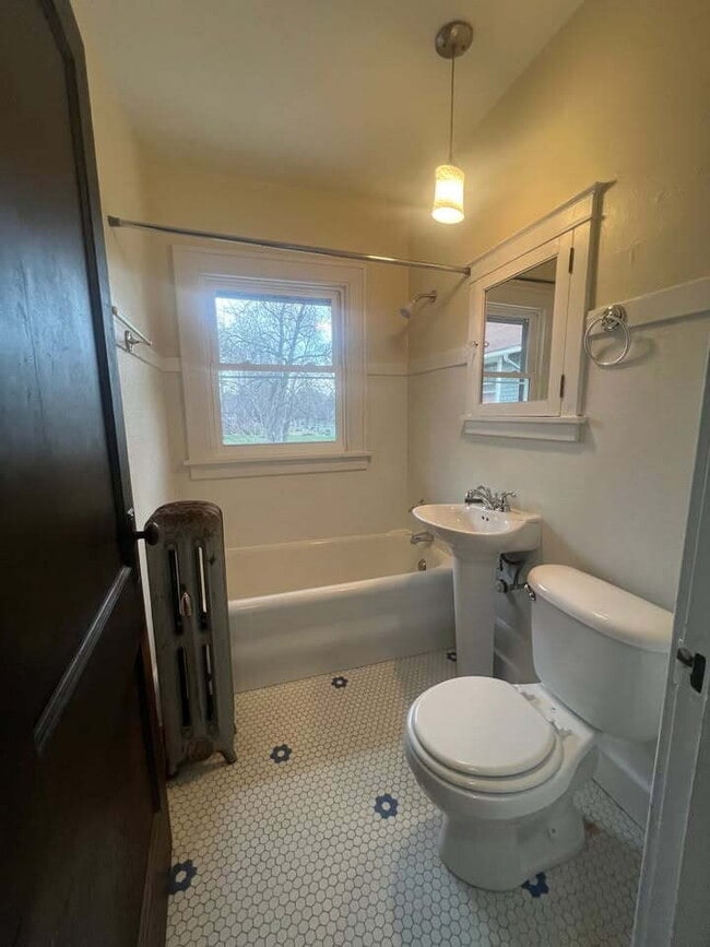 Photo - 1137 44th St