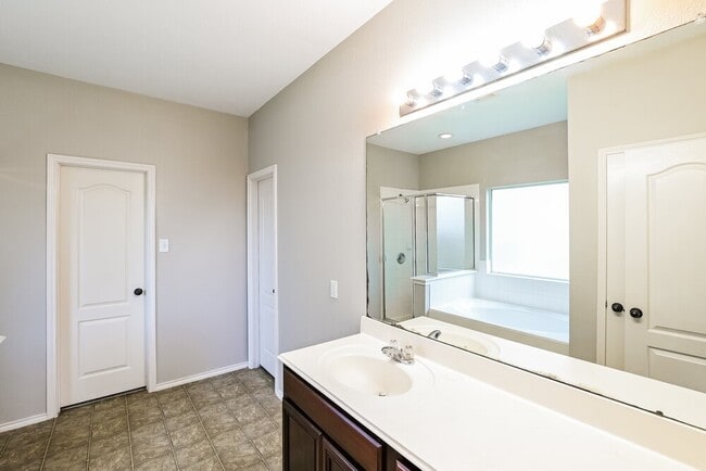 Building Photo - 7615 Shavano Ln