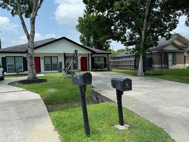 3005 Bolt St Unidad B