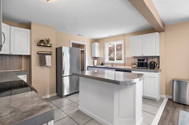 Photo - 719 E 9th Ave