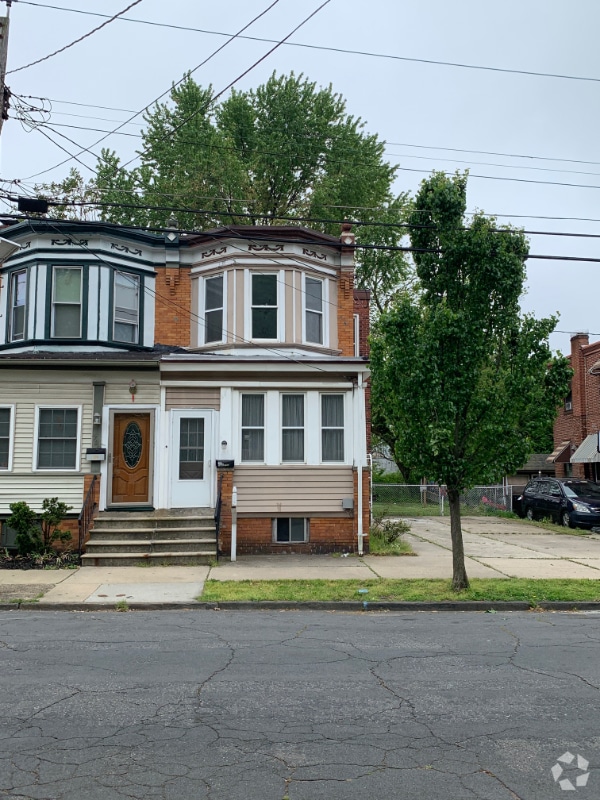 Building Photo - 730 Division St Rental