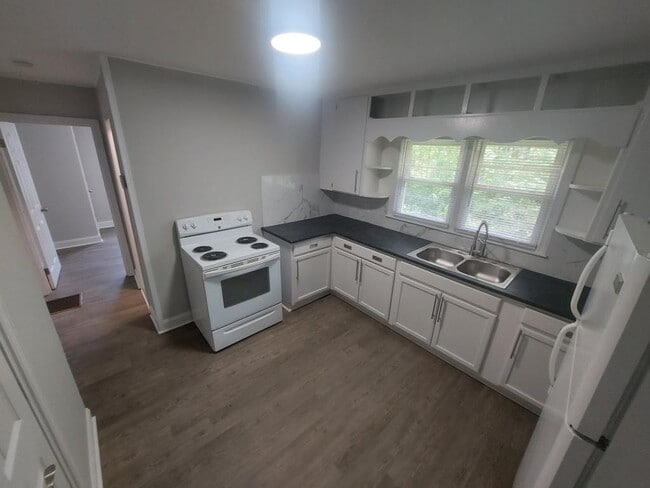 Photo - 414 E Peachtree Dr