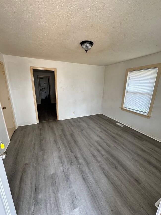 Photo - 1104 S Washington St