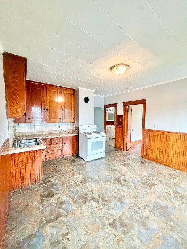 Photo - 212 Welles St Unit 3