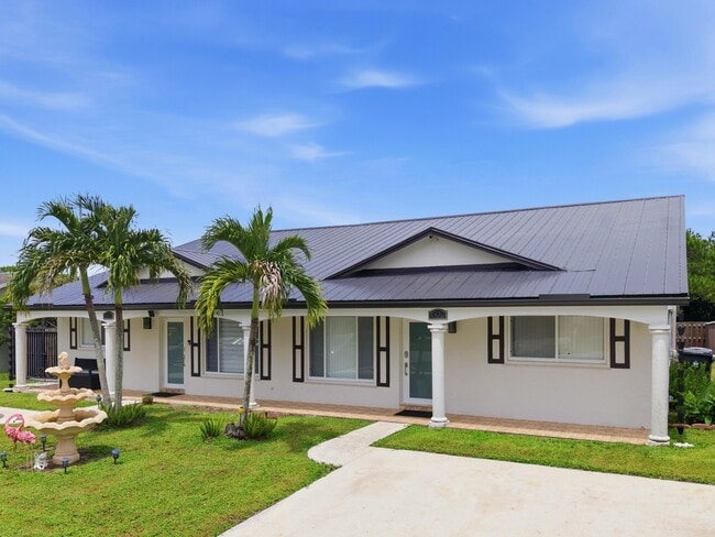 Photo - 1320 Riverside Cir