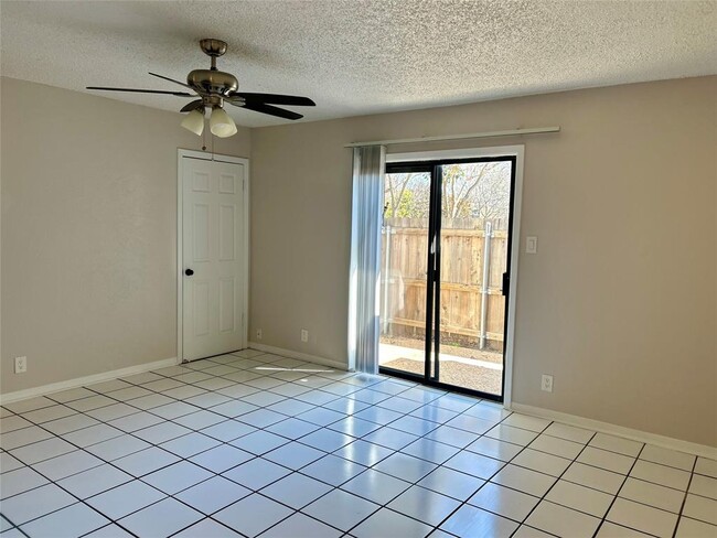 Photo - 2804 Skyway Cir