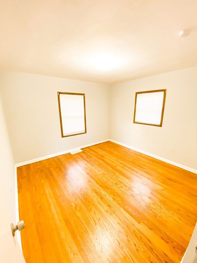 Building Photo - New Remodel! 2bed 1bath. Great location! Rental