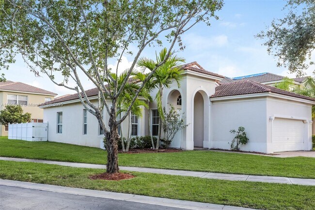 Photo - 1700 NE 37th Pl House