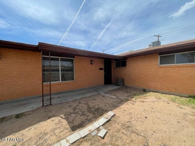 Building Photo - 3031 Van Buren Ave
