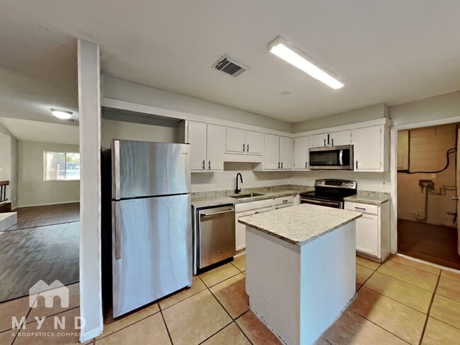 Photo - 1060 Huntington Ct