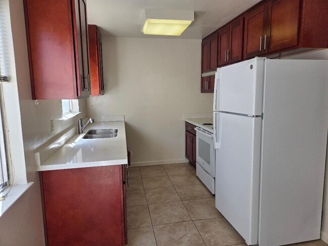 Building Photo - 885 Burbank Dr Unit 2 Rental