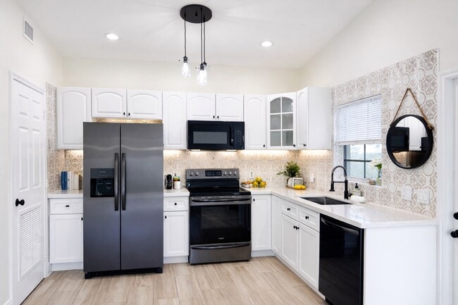 Kitchen - 1012 NE 17th Ct Unit 3