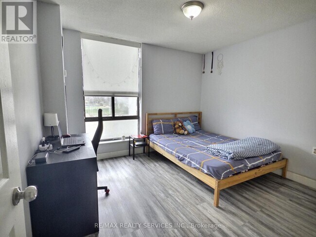 Photo - 18 Knightsbridge Rd Unit 1812