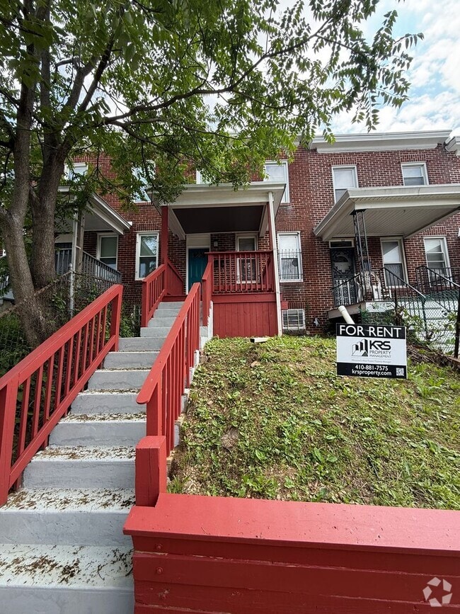 Building Photo - Move-In Ready 3BR Home with Modern Updates...