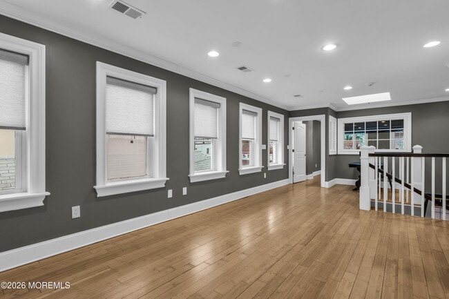 Building Photo - 205 Bay Ave Unit 2