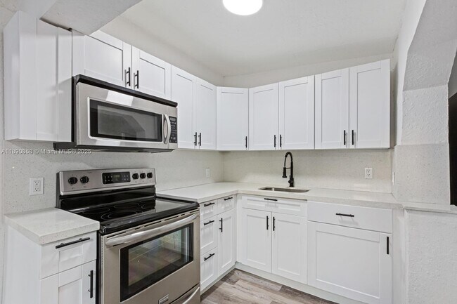 Photo - 724 Burlington St