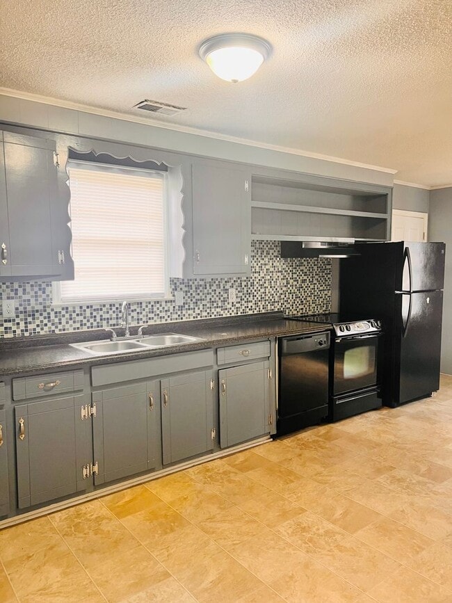 Photo - 3 Bedroom Home- Coming soon!