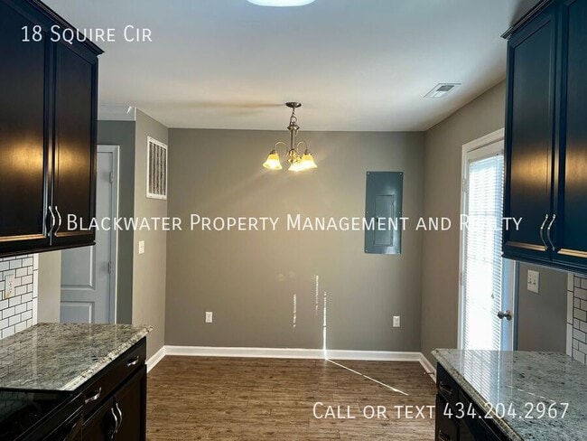 Photo - 18 Squire Cir