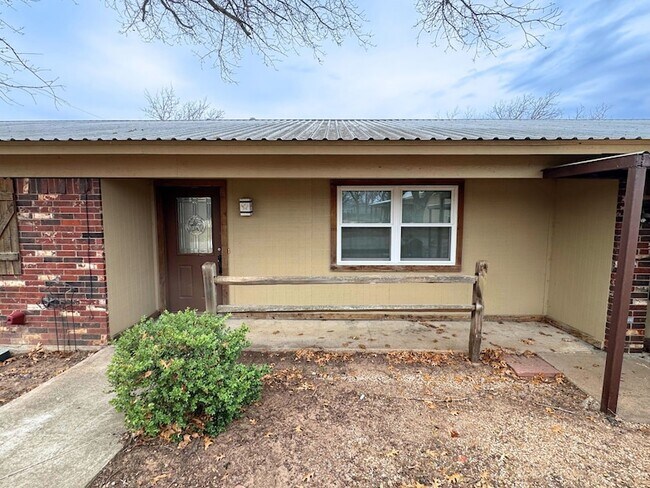 Photo - 200 Cedar Ln