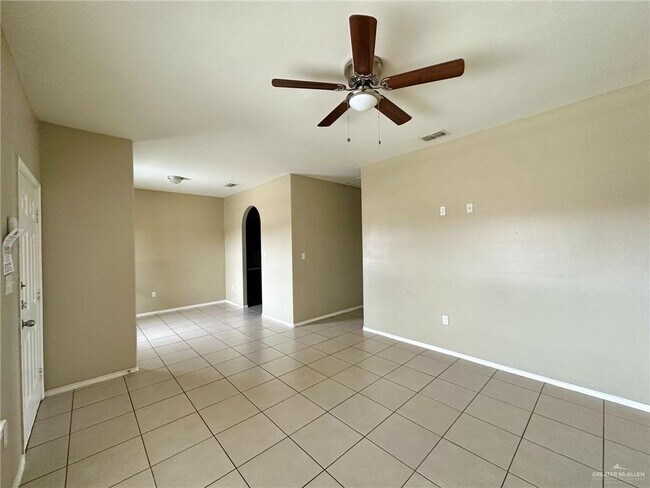 Photo - 17 Miroslava Ave Unit 12 Upstairs