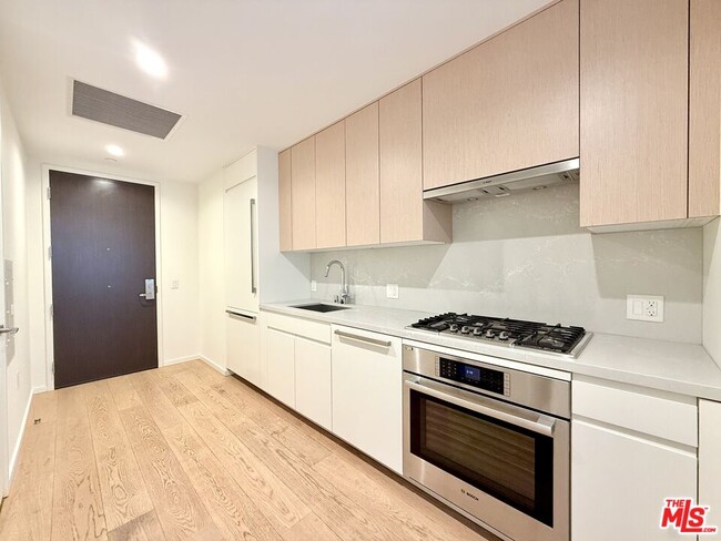 Photo - 877 Francisco St Unit 617