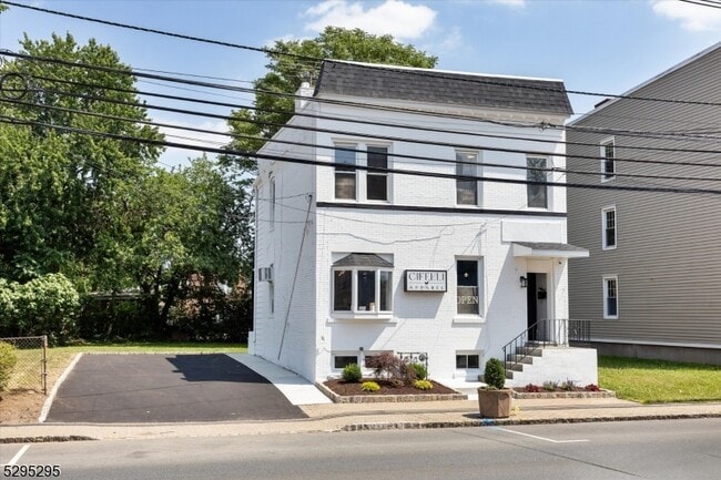 Building Photo - 78 Franklin Ave Rental