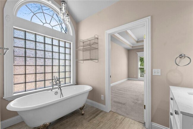 Photo - 3902 NE Cadbury Ave