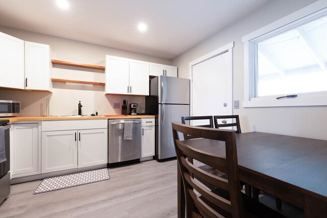 Photo - 211 McCarrey St