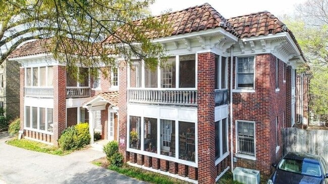 Photo - In Town Living With A Secluded Feel!