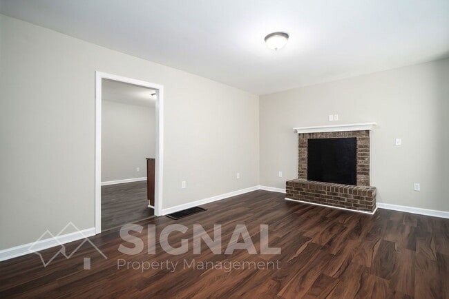 Photo - 2827 Arrowhead Cir NE