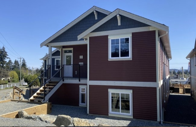 Building Photo - 598 Hillcrest Ave Unit 3