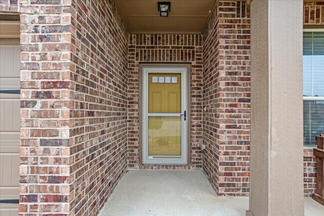 Photo - 4/2.5 in Midway ISD