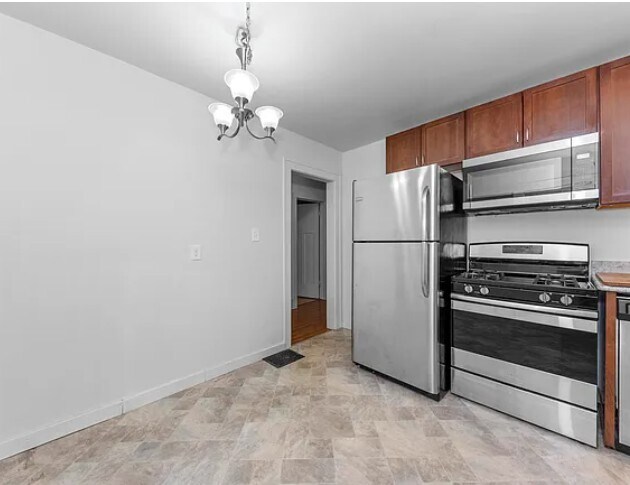 Photo - 832 S Main St